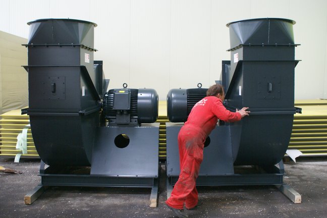 Assembly preparation of two radial fans