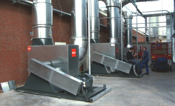 Sound-insulated extraction fans with belt drive