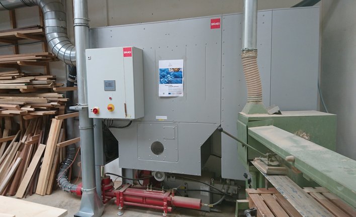 Dust extractor with briquetting press 