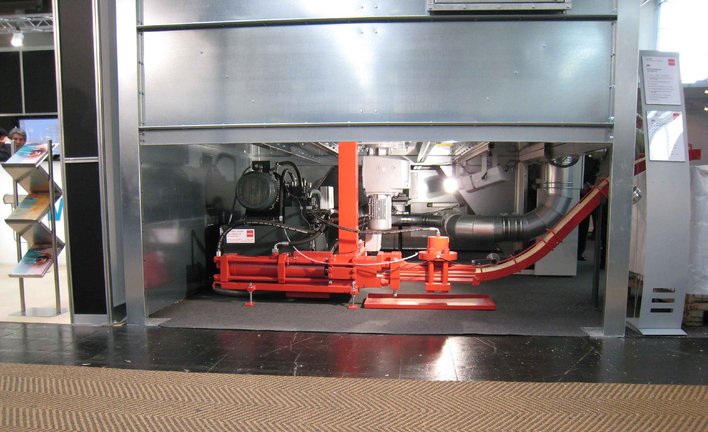 Briquetting press SHB 250 located below filter unit